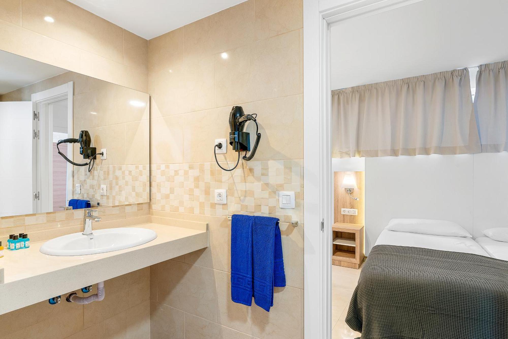 Ocean Vistas 24 Hotel ปูแอร์โตเดลาครูซ ภายนอก รูปภาพ